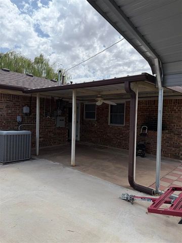 1703 SE 47th St, Lawton, OK 73501