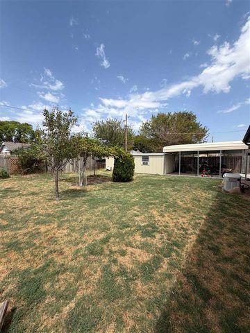 1703 SE 47th St, Lawton, OK 73501