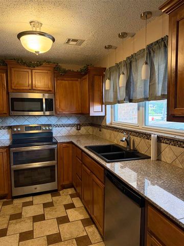 1703 SE 47th St, Lawton, OK 73501