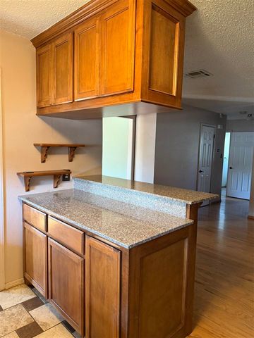 1703 SE 47th St, Lawton, OK 73501