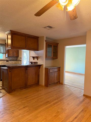 1703 SE 47th St, Lawton, OK 73501