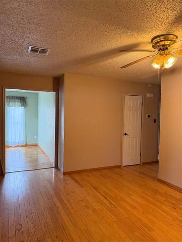1703 SE 47th St, Lawton, OK 73501