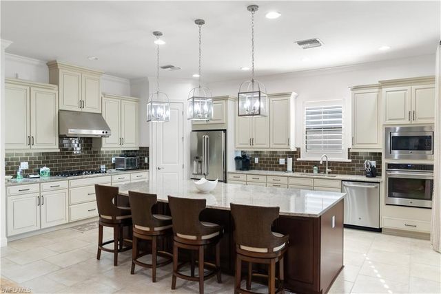 9235 Rialto LN, Naples, FL 34119