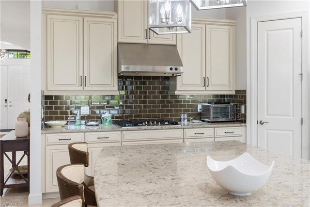 9235 Rialto LN, Naples, FL 34119