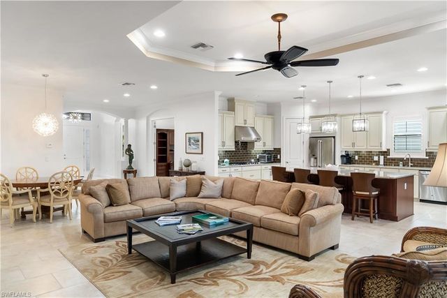 9235 Rialto LN, Naples, FL 34119