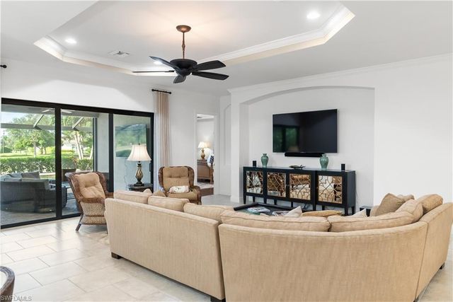 9235 Rialto LN, Naples, FL 34119