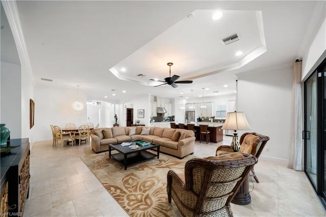 9235 Rialto LN, Naples, FL 34119