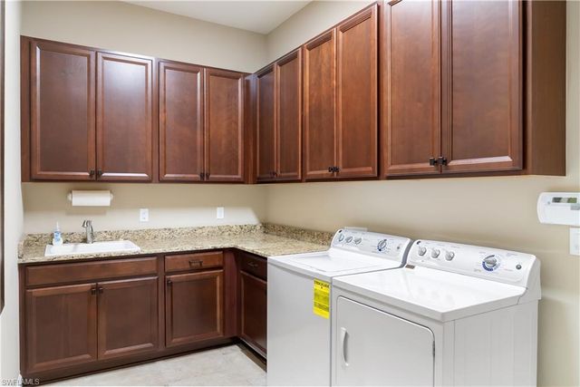 9235 Rialto LN, Naples, FL 34119