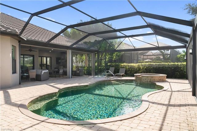 9235 Rialto LN, Naples, FL 34119