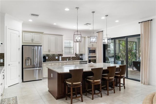 9235 Rialto LN, Naples, FL 34119