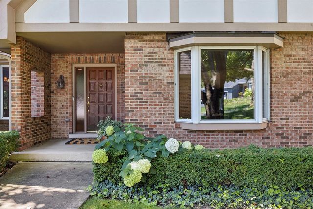 6402 Indian Head Court, Indian Head Park, IL 60525