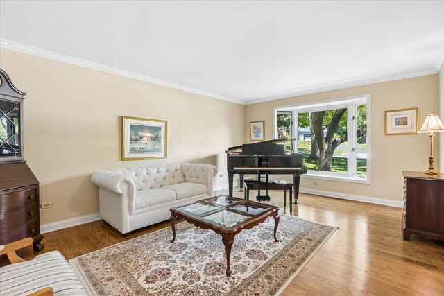 6402 Indian Head Court, Indian Head Park, IL 60525