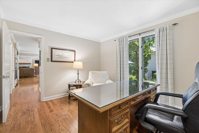 6402 Indian Head Court, Indian Head Park, IL 60525