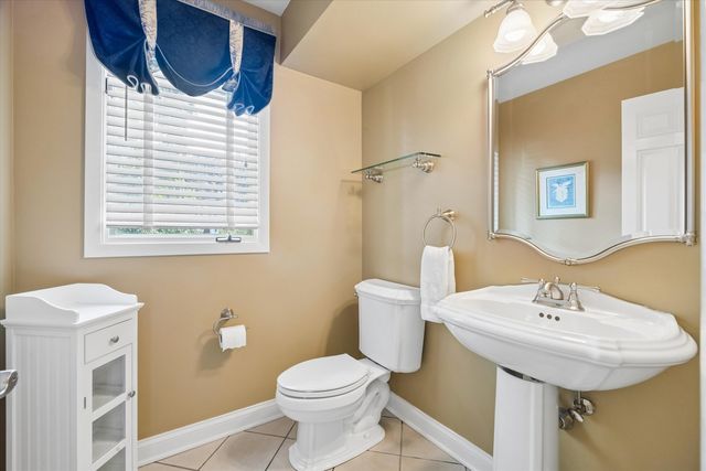 6402 Indian Head Court, Indian Head Park, IL 60525