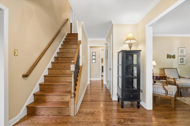 6402 Indian Head Court, Indian Head Park, IL 60525