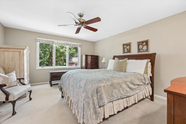 6402 Indian Head Court, Indian Head Park, IL 60525