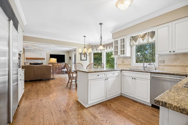 6402 Indian Head Court, Indian Head Park, IL 60525