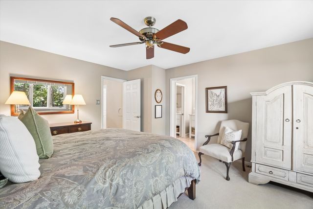 6402 Indian Head Court, Indian Head Park, IL 60525