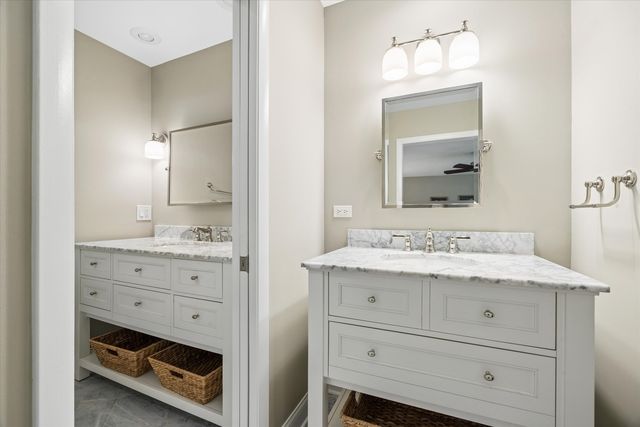 6402 Indian Head Court, Indian Head Park, IL 60525