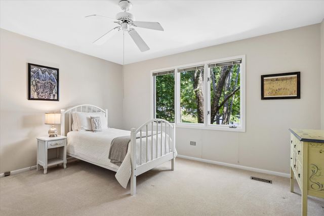 6402 Indian Head Court, Indian Head Park, IL 60525