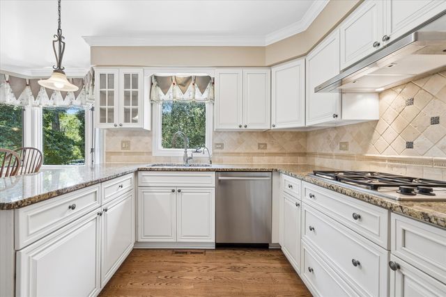 6402 Indian Head Court, Indian Head Park, IL 60525