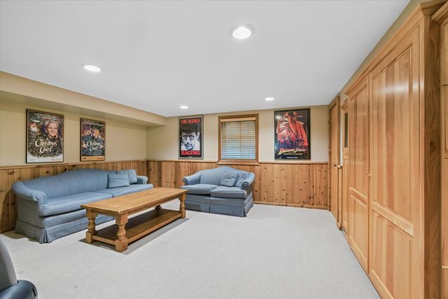 6402 Indian Head Court, Indian Head Park, IL 60525