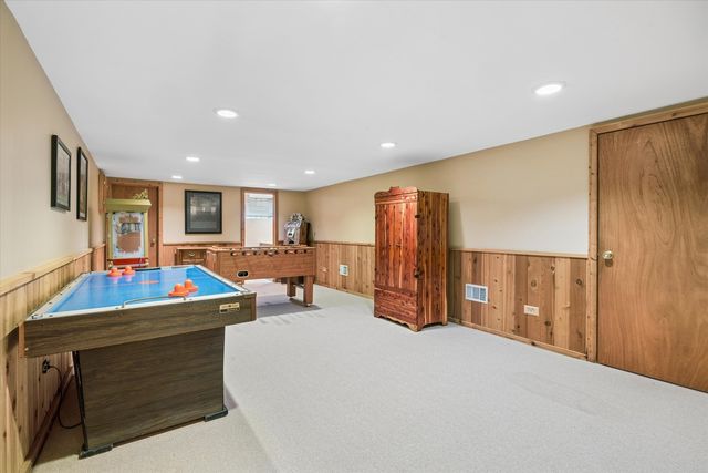 6402 Indian Head Court, Indian Head Park, IL 60525