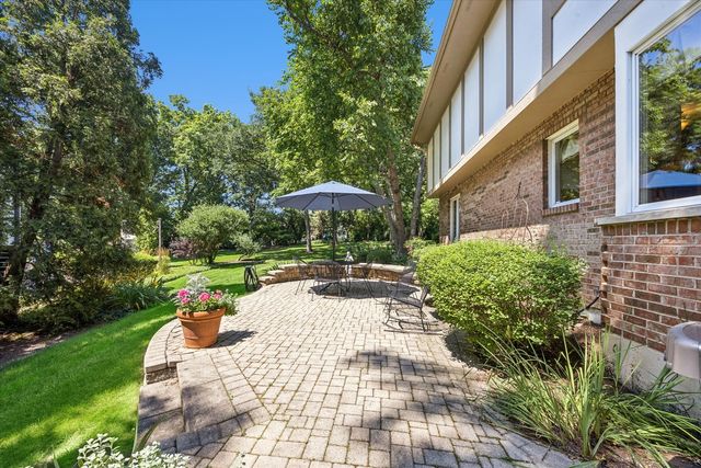 6402 Indian Head Court, Indian Head Park, IL 60525