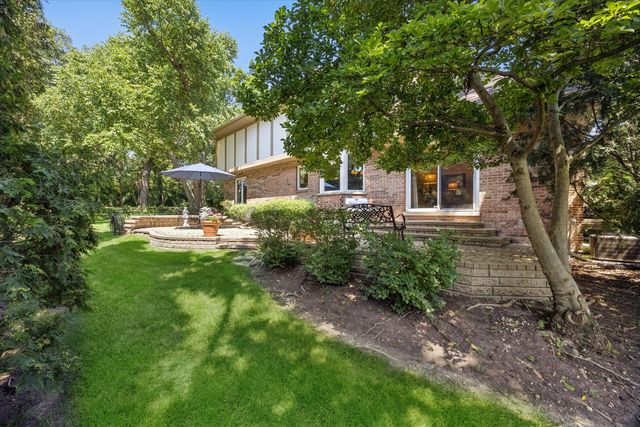 6402 Indian Head Court, Indian Head Park, IL 60525