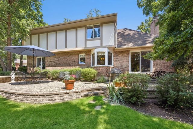 6402 Indian Head Court, Indian Head Park, IL 60525