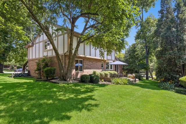 6402 Indian Head Court, Indian Head Park, IL 60525