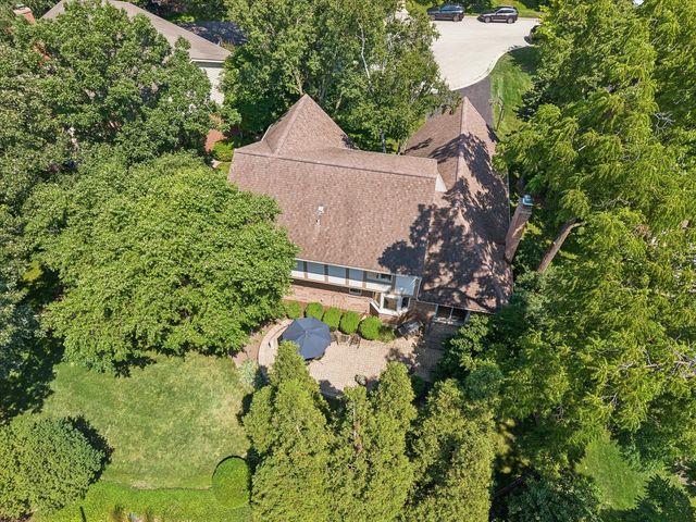 6402 Indian Head Court, Indian Head Park, IL 60525