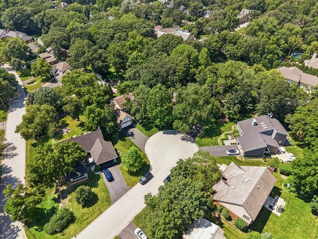 6402 Indian Head Court, Indian Head Park, IL 60525