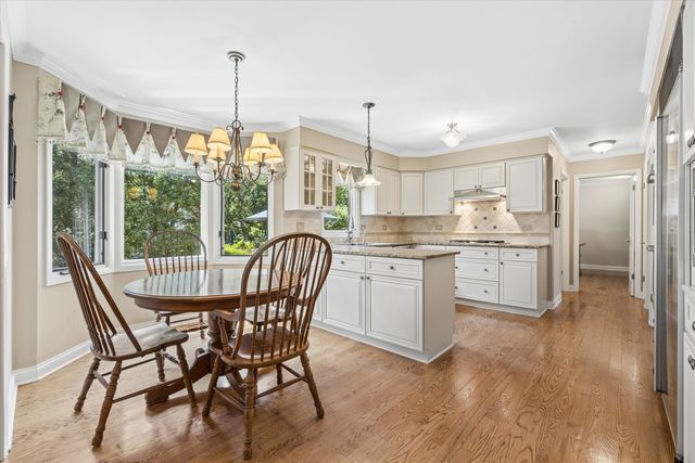 6402 Indian Head Court, Indian Head Park, IL 60525