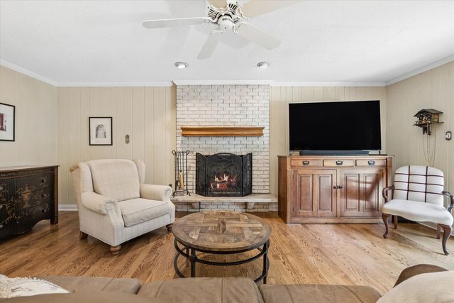 6402 Indian Head Court, Indian Head Park, IL 60525
