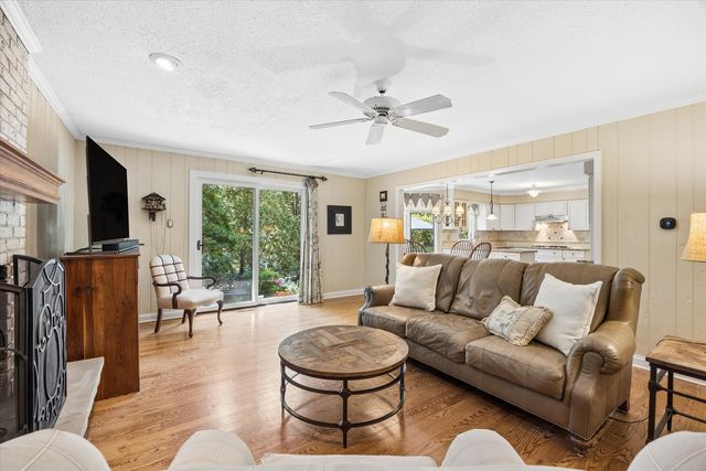 6402 Indian Head Court, Indian Head Park, IL 60525