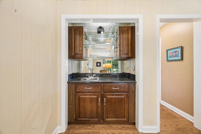 6402 Indian Head Court, Indian Head Park, IL 60525