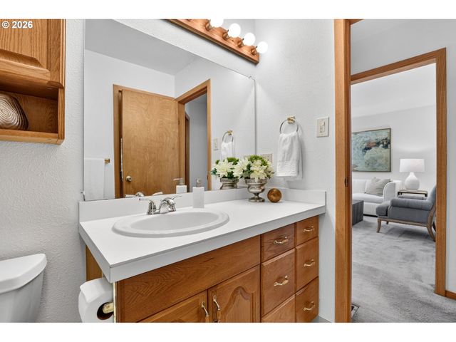 5715 Ne 48th Ave, Portland, OR 97218