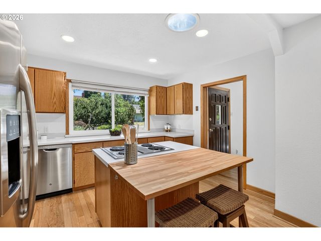 5715 Ne 48th Ave, Portland, OR 97218