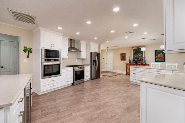 2011 MICHIGAN AVENUE NE, St Petersburg, FL 33703