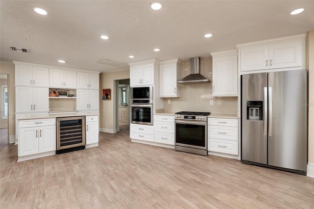 2011 MICHIGAN AVENUE NE, St Petersburg, FL 33703