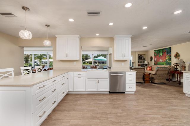 2011 MICHIGAN AVENUE NE, St Petersburg, FL 33703