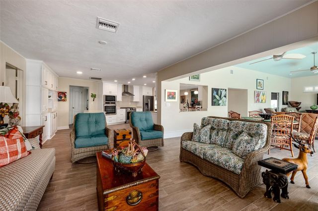 2011 MICHIGAN AVENUE NE, St Petersburg, FL 33703
