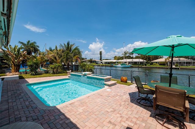 2011 MICHIGAN AVENUE NE, St Petersburg, FL 33703