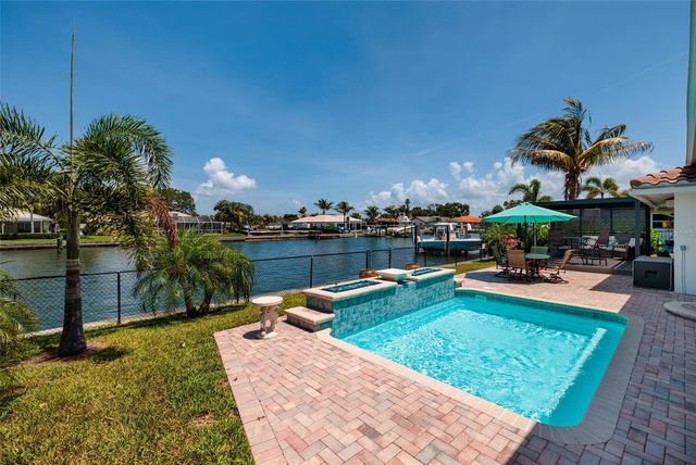 2011 MICHIGAN AVENUE NE, St Petersburg, FL 33703
