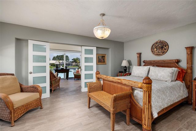 2011 MICHIGAN AVENUE NE, St Petersburg, FL 33703