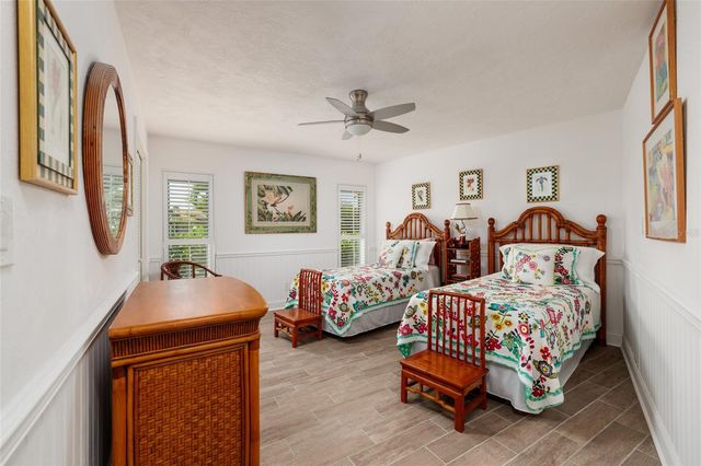 2011 MICHIGAN AVENUE NE, St Petersburg, FL 33703