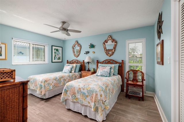 2011 MICHIGAN AVENUE NE, St Petersburg, FL 33703