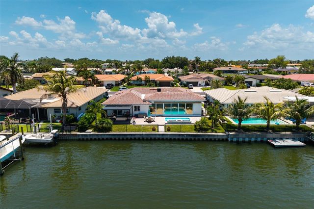 2011 MICHIGAN AVENUE NE, St Petersburg, FL 33703