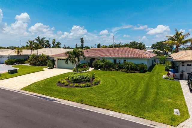 2011 MICHIGAN AVENUE NE, St Petersburg, FL 33703